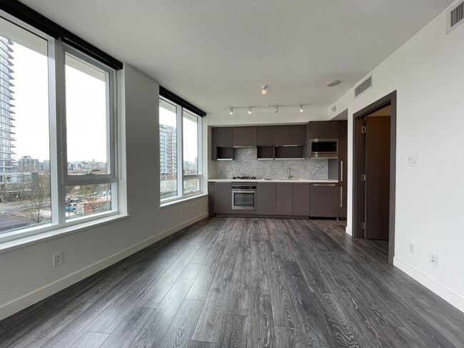 Building Photo - 353-38 Smithe Street