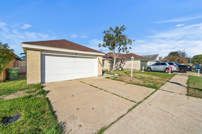 Building Photo - 11542 Chesswood Dr