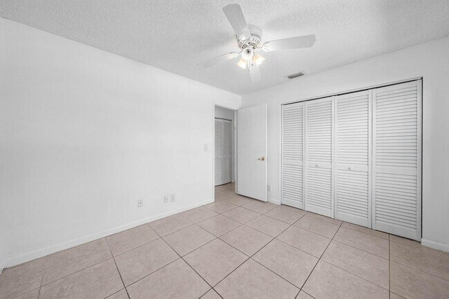 Foto del edificio - 16422 Straw Way
