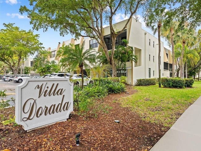 Building Photo - 20200 W Country Club Dr