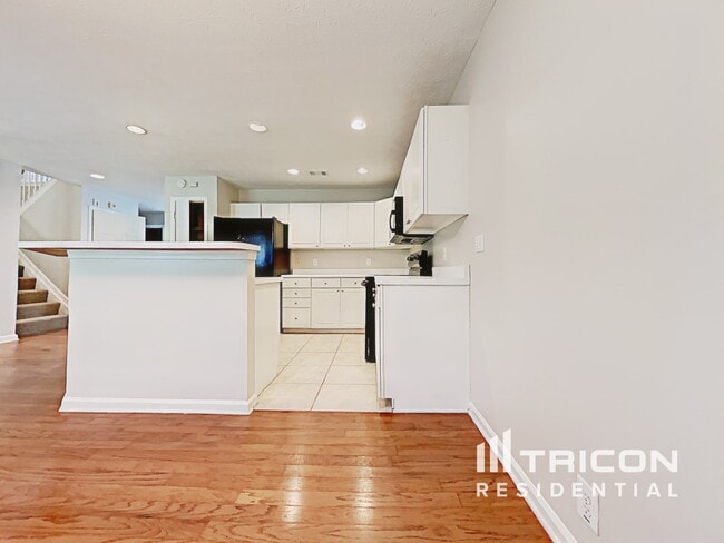 Building Photo - 2440 Lunetta Ln