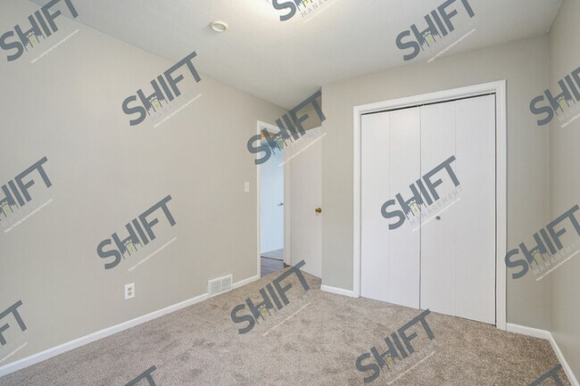 Building Photo - 507 Cricklewood SW -- Beautiful Two Bedroom