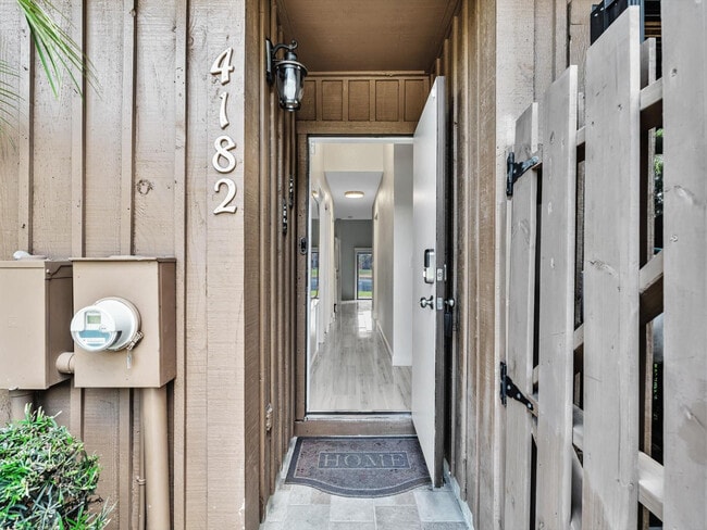 Building Photo - 4182 S Pine Island Rd