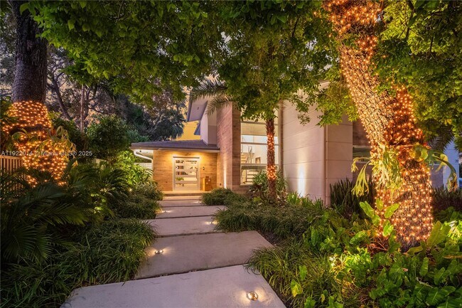 Building Photo - 79 Shore Dr W