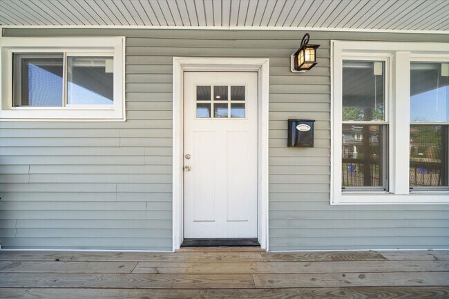 Foto del edificio - $1,675 - Spacious 3 Bedroom in North End