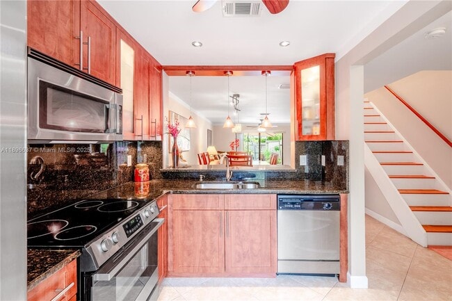 Building Photo - 3024 S Oakland Forest Dr