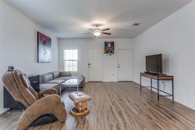 Building Photo - 7009 Tonka Ln