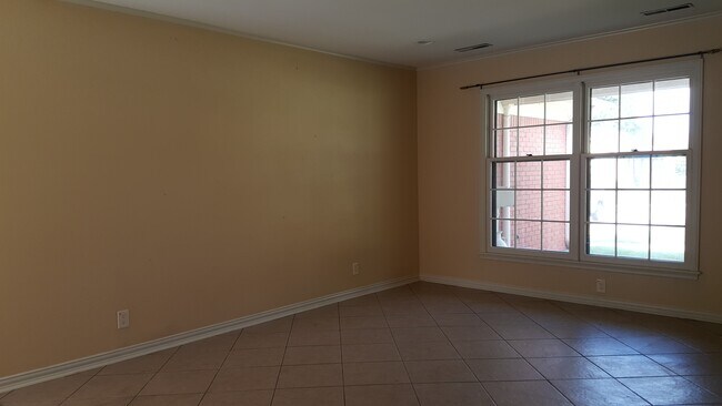 Foto del edificio - 933 Macklyn Ln