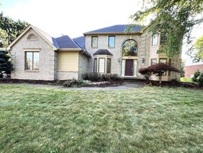 Building Photo - 1841 Grayslake Dr
