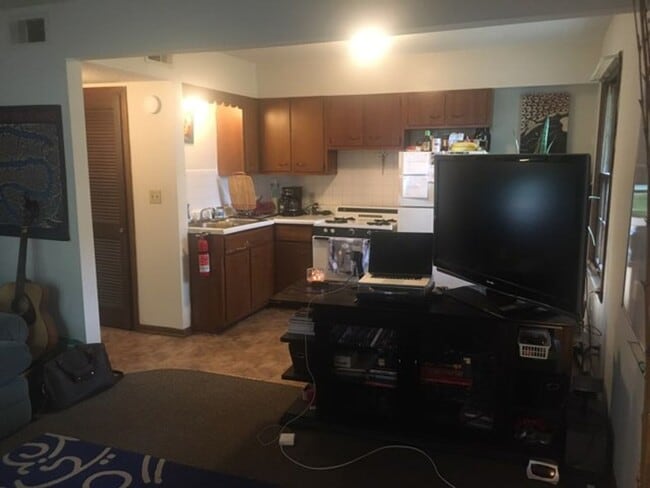 Building Photo - 1BR/1BA East Campus - Short Distance to Ca...