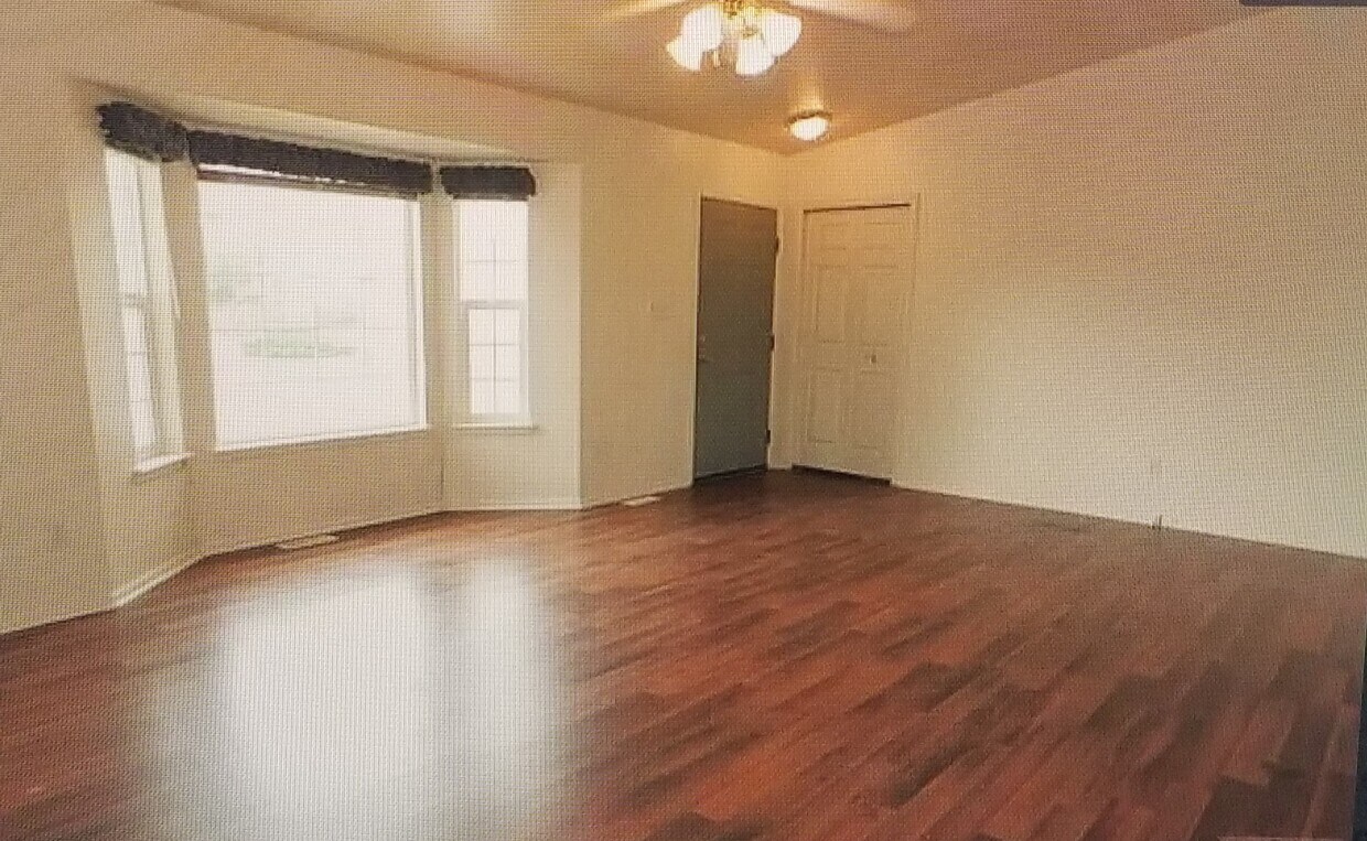 Foto principal - 458 W Lookout Dr