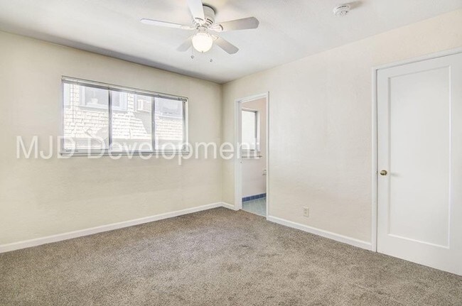 Building Photo - 1 Bedroom 1Bath $1300/Mo