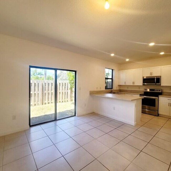 Foto del edificio - 20742 NE 5th Ct