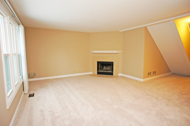 Living Room - 1466 Hazelwood Ct