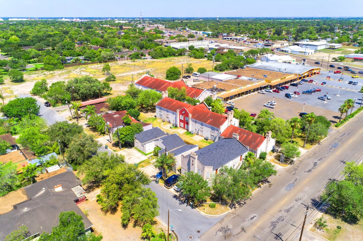 Primary Photo - Colonial Square Multifamily/Retail Community