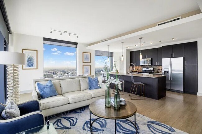 Foto del edificio - Skyline Views + Luxury Living | Up to 4 We...
