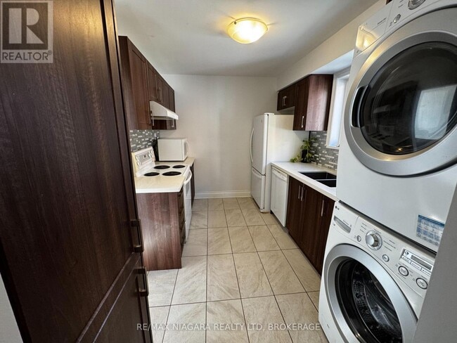 Building Photo - 844A Danforth Rd