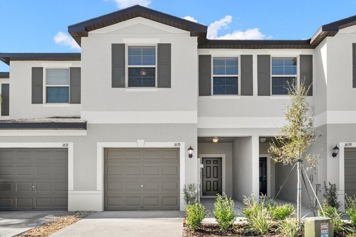 LIKE NEW Townhome in Willow Square! - LIKE NEW Townhome in Willow Square!