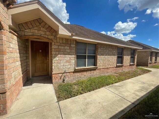 Building Photo - 16 Upland Dr