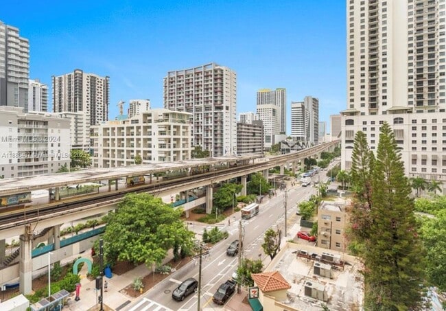 Foto del edificio - 79 SW 12th St