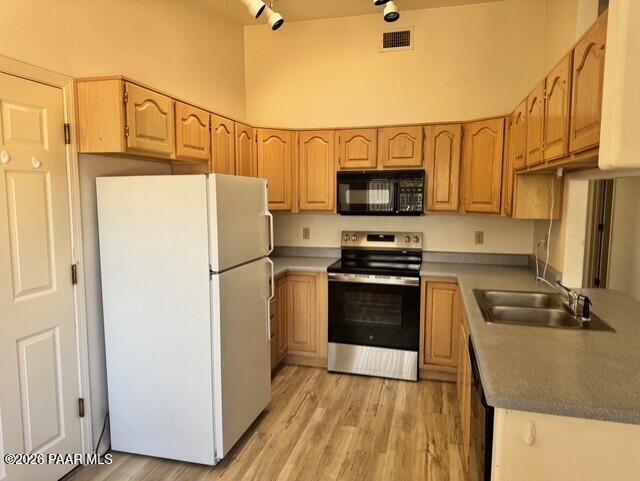 Building Photo - 8360 E Stevens Dr