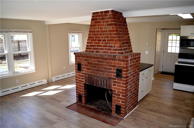 Building Photo - 19 Saunders Dr