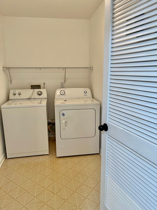Foto del edificio - 733 Cedar Ct