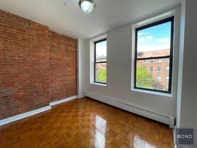 Building Photo - 172 E 106th St