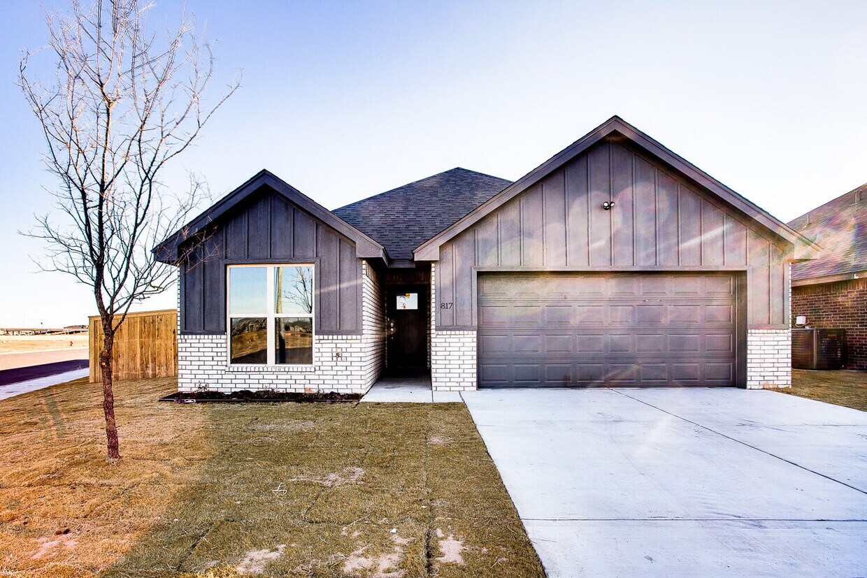 Primary Photo - Wonderful 4 Bed, 2 Bath in Wolfforth!