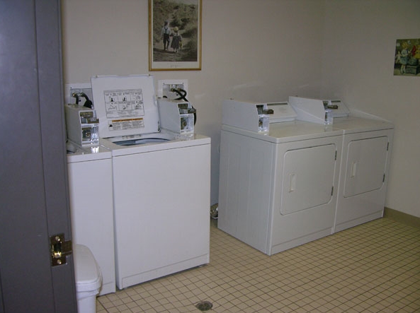 Laundry Facility - Meadowlark Apartments