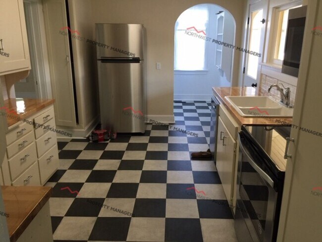 Foto del edificio - STATUS: AVAILABLE | R261B | $1750