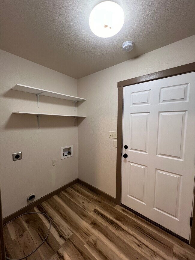 Building Photo - 306 Lux Dr