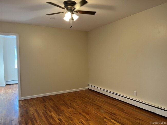 Building Photo - 410 Jericho Tpke