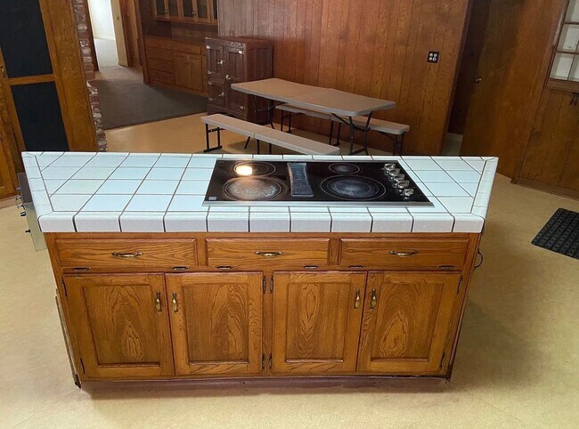 Foto del edificio - 3 bedroom, 2 bath westside Porterville