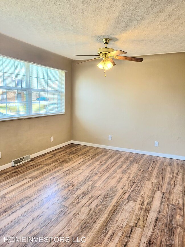 Building Photo - 3 br, 1 bath House - 6 Georgetown Dr.