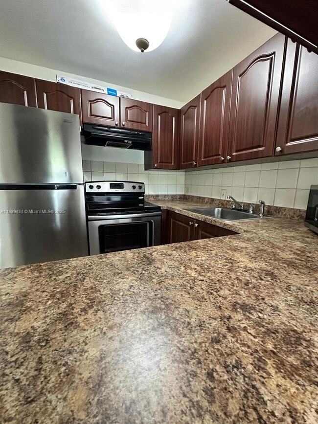 Foto del edificio - 4848 NW 24th Ct