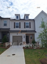 Building Photo - 220 Kenoot Dr