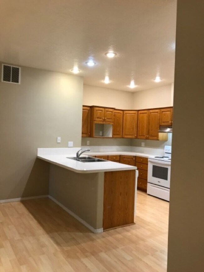 Building Photo - 238 Crestview Dr