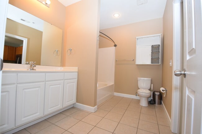 Building Photo - 2807 Bloomfield Ln
