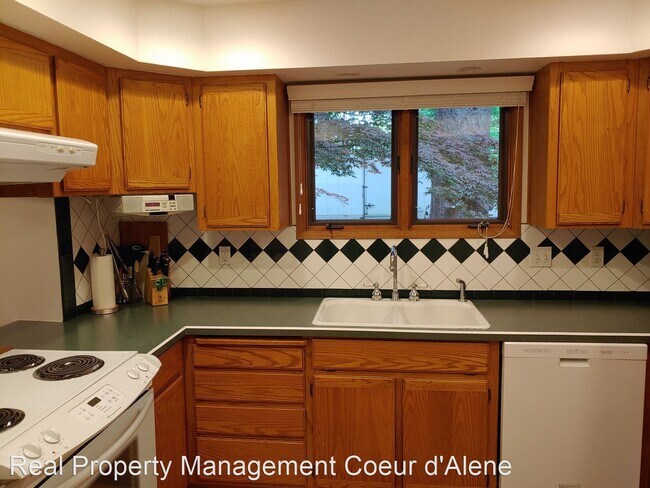 Foto del edificio - 4 br, 2.5 bath House - 10290 Fairway Dr.