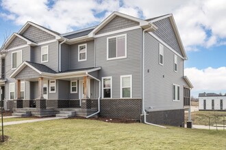 Building Photo - 915 Aiden St