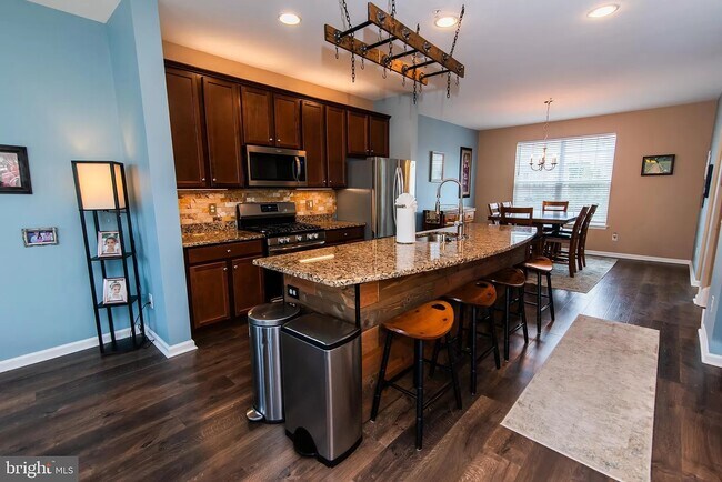 Building Photo - 207 Kinsale Ln