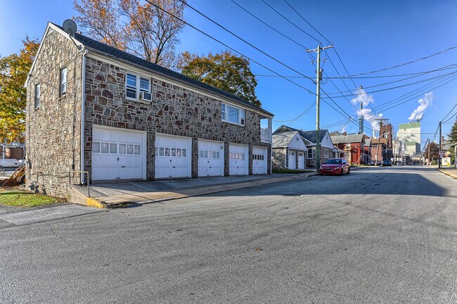 Building Photo - 120 E Church St