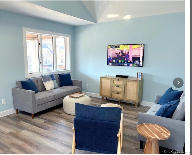 Building Photo - 44 Oswego Ave