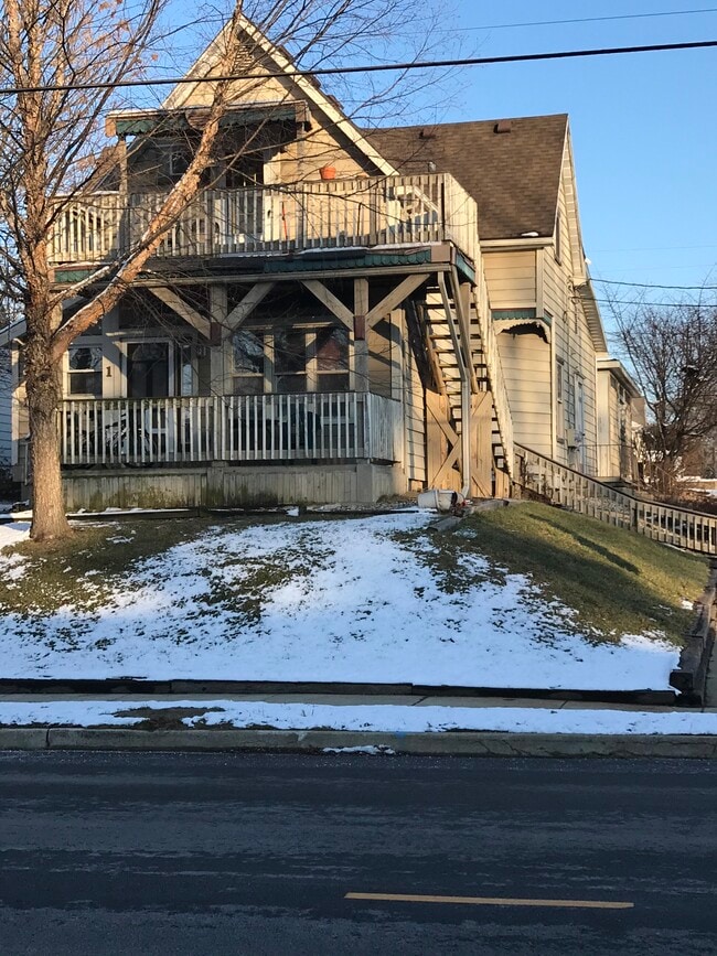 Building Photo - 1021 S 4th St