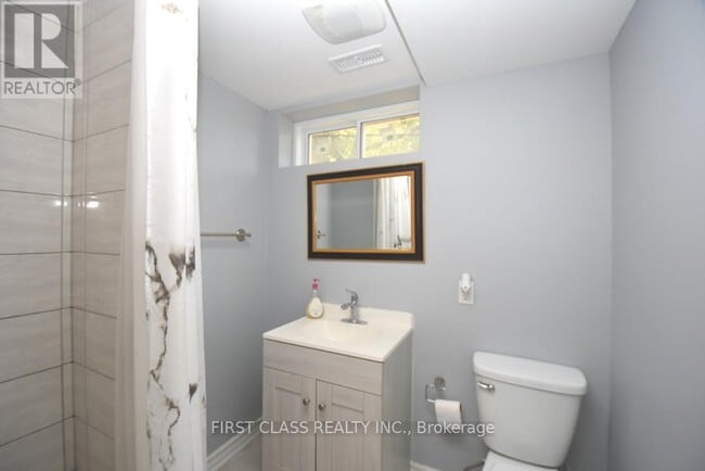Photo du bâtiment - 1506-1506 Simcoe St N