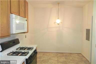 Building Photo - 420 Hamlet Club Dr