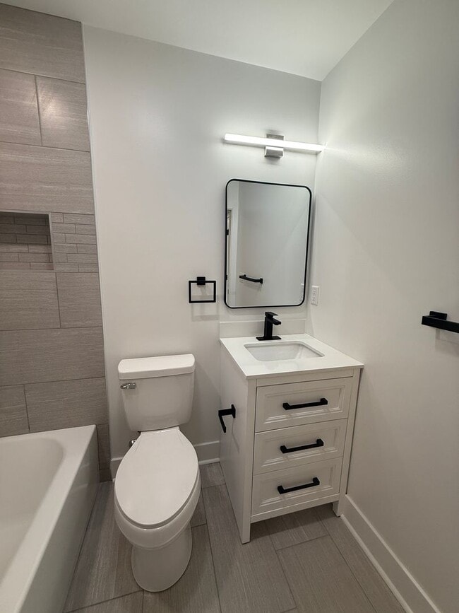 Foto del edificio - Stunning Newly Renovated 2BR Home in Brewe...