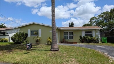 Building Photo - 6701 NW 25th Ct