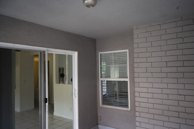 Private Patio - 1945 Evergreen St